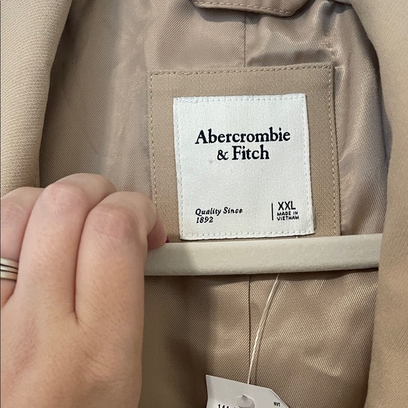 NWT! Abercrombie & Fitch Tan Cropped Blazer, Size XXL - Picture 4 of 8